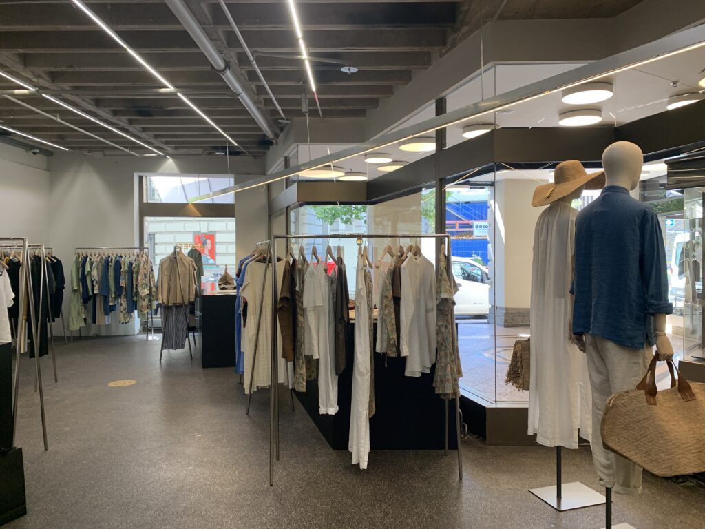 Münchens_schönste_Stores_minimalistischeMode_Aspesi